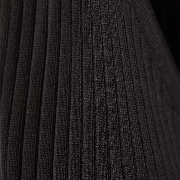 H&M Lose fit one sleeve top - Picture 2 of 2